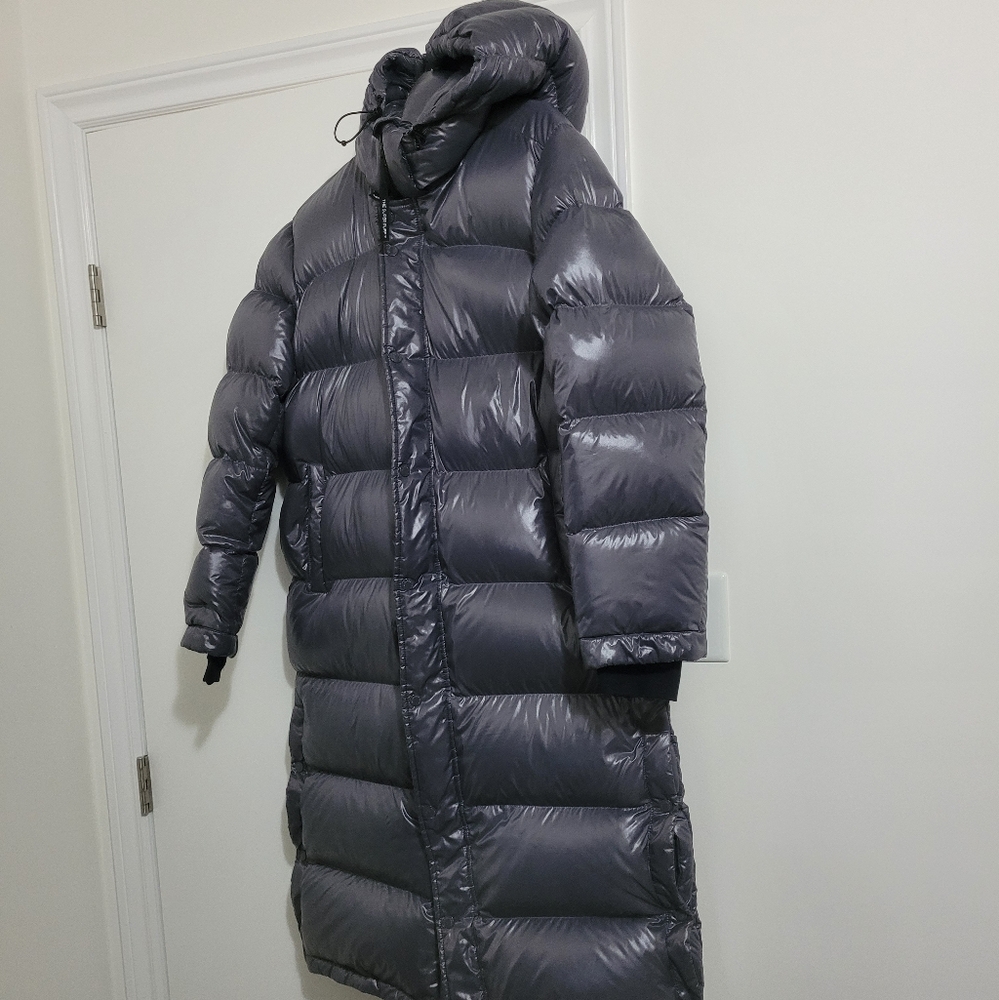 TNA SUPER PUFF LONG WOMENS MEDIUM HIGH GLOSS GRAY